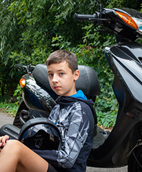 Από ποια ηλικία επιτρέπεται να ανέβει ένα παιδί σε μοτοσικλέτα βάσει νόμου;